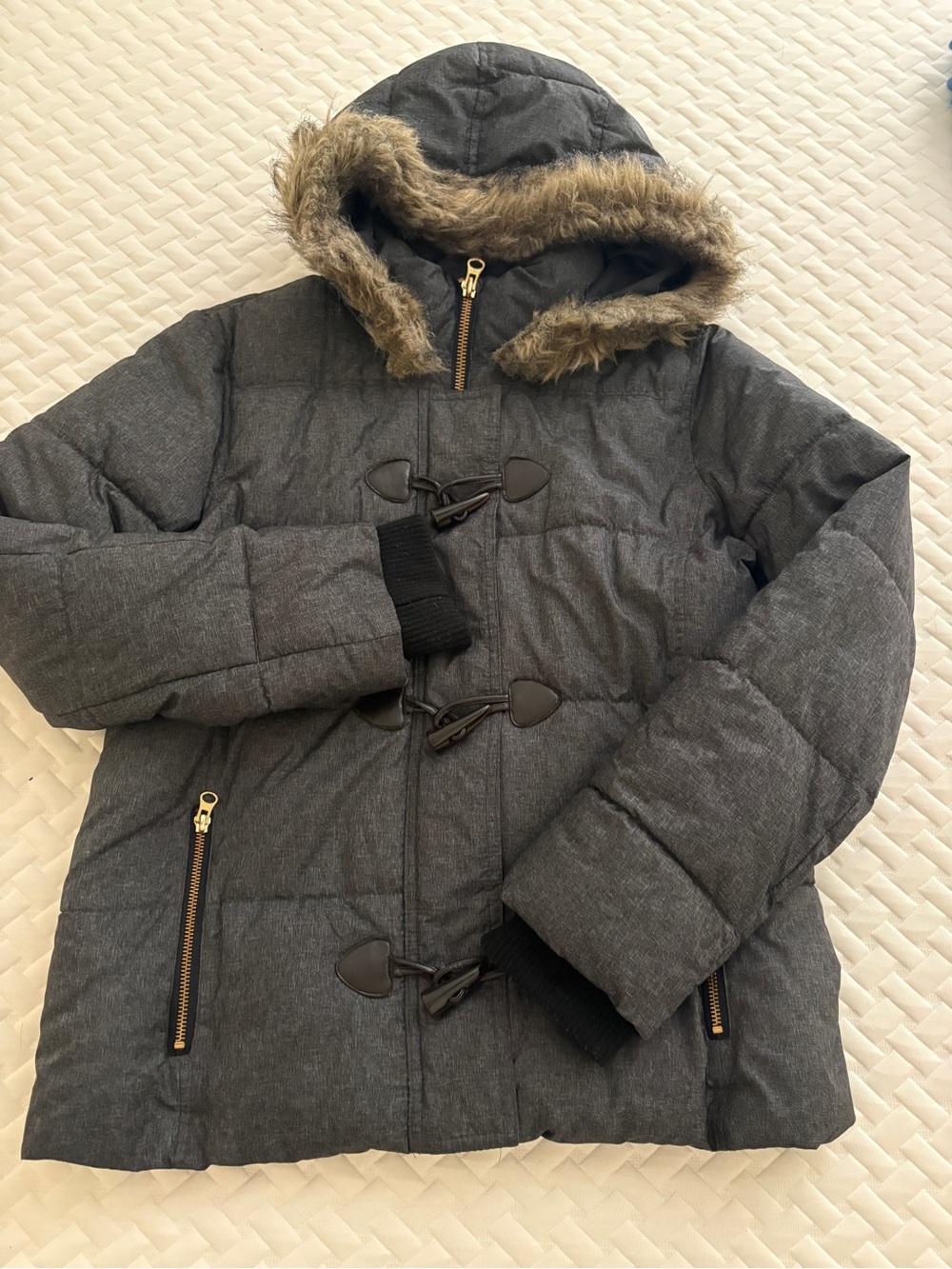 GAP Women's Dark Gray Hooded Toggle Puffer Coat with Faux Fur Trim